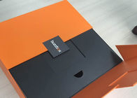 Kartonboek Gevormde Vakje Oranje die Bovenkant met Zwarte Verdeling wordt gedrukt leverancier