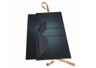 Zwarte Kleur die het Stijve Kartonnen Materiaal van de Kartondoos voor Pruikenuitbreiding Verpakking vouwen leverancier