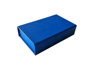 China Zuivere Donkerblauwe Kleur die Giftdozen voor Klerenkleding Verpakking vouwen fabriek