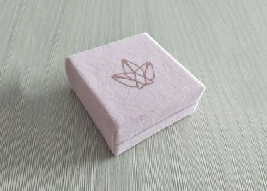 China Het roze van het het Dekseltussenvoegsel van de Fluweel Stijve Doos Binnendienblad voor Beschikbare OEM/ODM van de Juwelenring fabriek